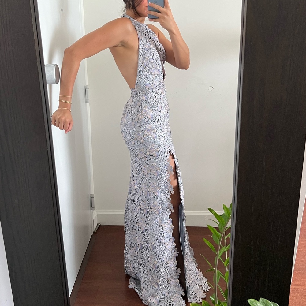 Beautiful long dress perfect for weddings - Picture 3 of 6